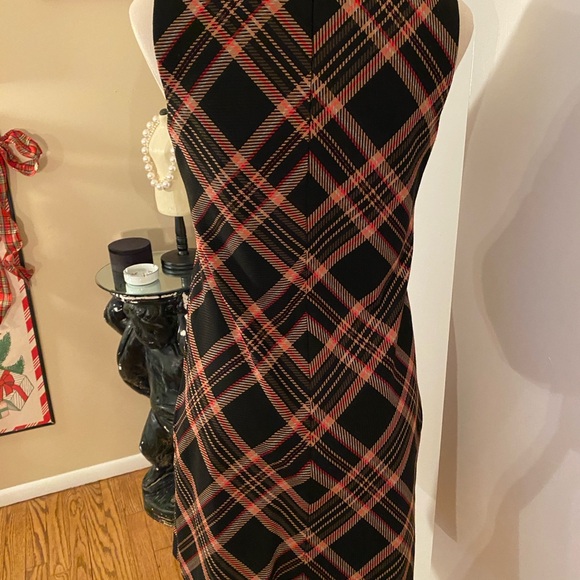 Plaid Sleeveless Dress - Picture 4 of 5
